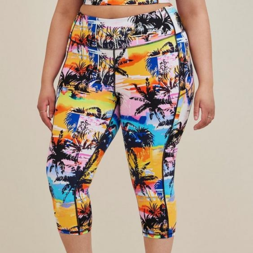 Torrid Sz 5 NWT Performance Core Capri Active Legging With Side Pockets